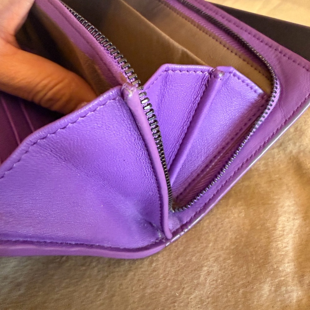 Bottega Veneta Textured Purple wallet - Picture 6 of 12